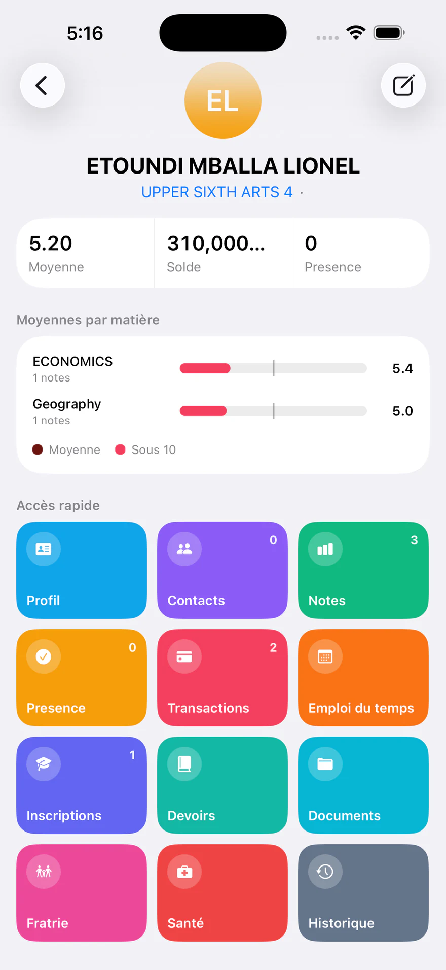 Le dossier d'un élève dans l'application mobile Discolaire : sa moyenne, son solde, ses moyennes par matière, et l'accès à son profil, ses notes, ses contacts et ses documents.
